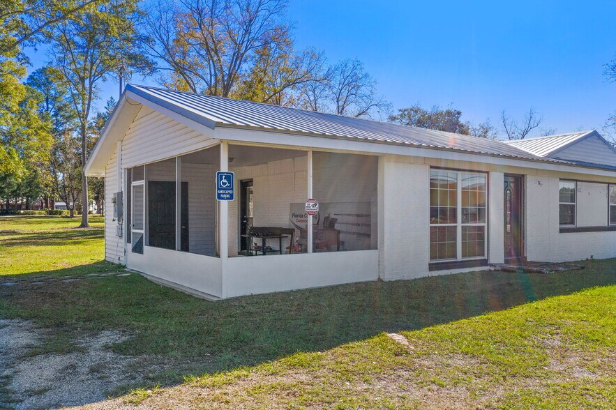 More Photos Of 1213 Main St, Chipley Office For Sale