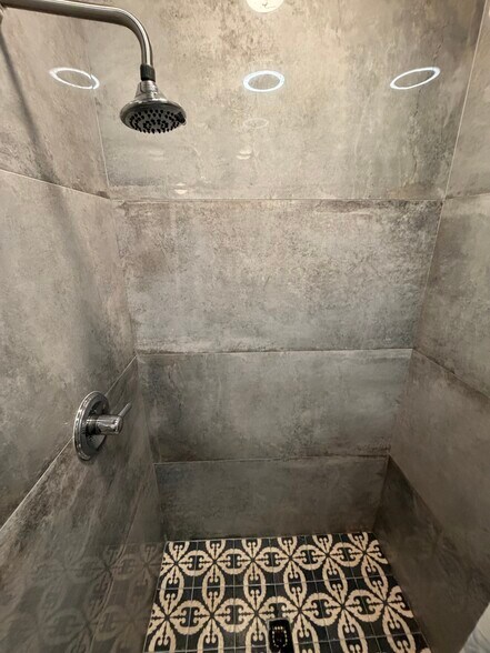 More Photos Of 402 Hyde Park Blvd, Houston Multifamily For Sale