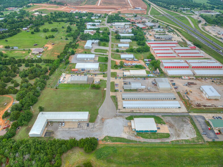 More Photos Of 6355 Boucher Dr, Edmond Showroom For Lease