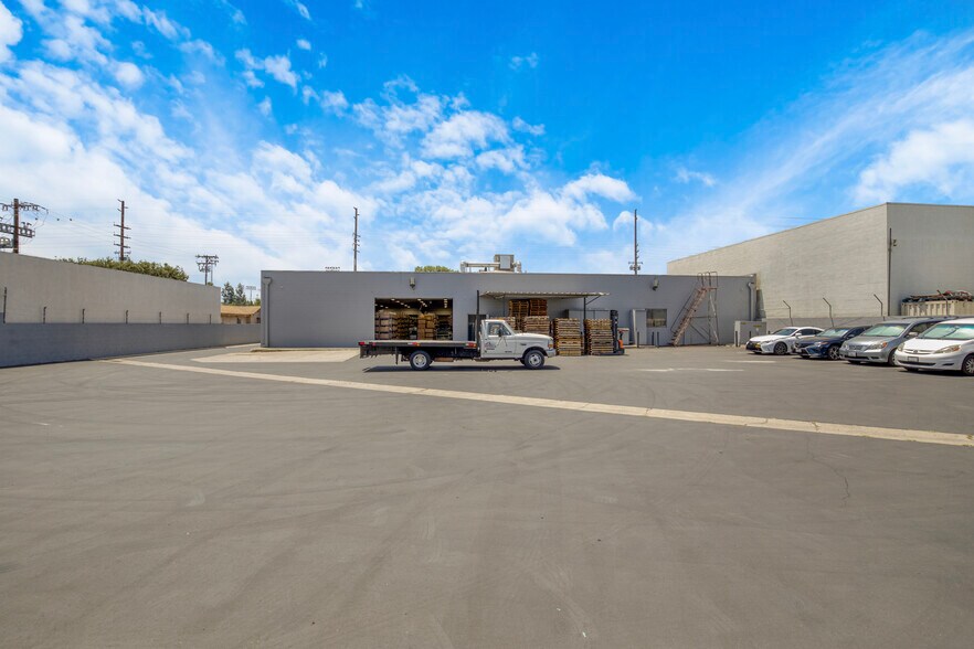 More Photos Of 9323 Rush St, South El Monte Manufacturing For Sale