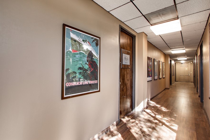 More Photos Of 23030 Lyons Ave, Santa Clarita Medical For Lease