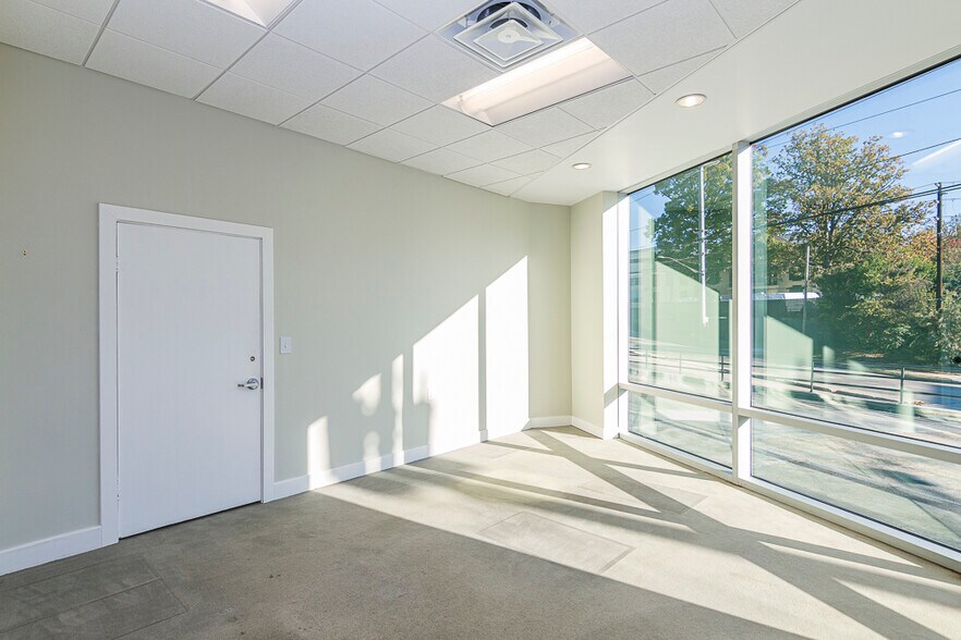 More Photos Of 2718 Piedmont Rd NE, Atlanta Office For Lease