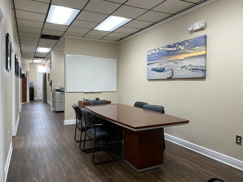More Photos Of 913 Gulf Breeze Pky, Gulf Breeze Storefront Retail Office For Sale