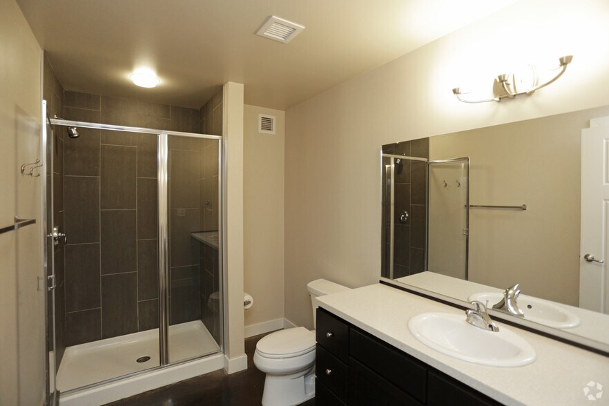 More Photos Of 901 New Hampshire St, Lawrence Apartments For Lease