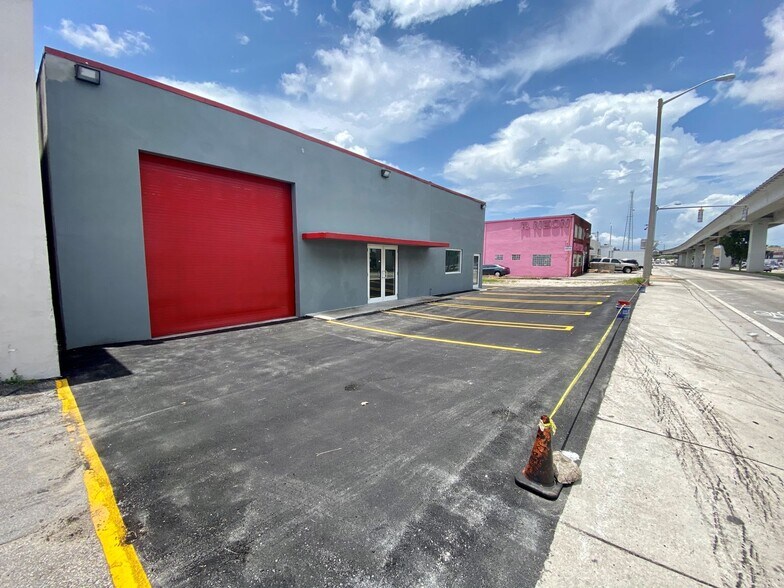 More Photos Of 242 W 21st St, Hialeah Warehouse For Lease