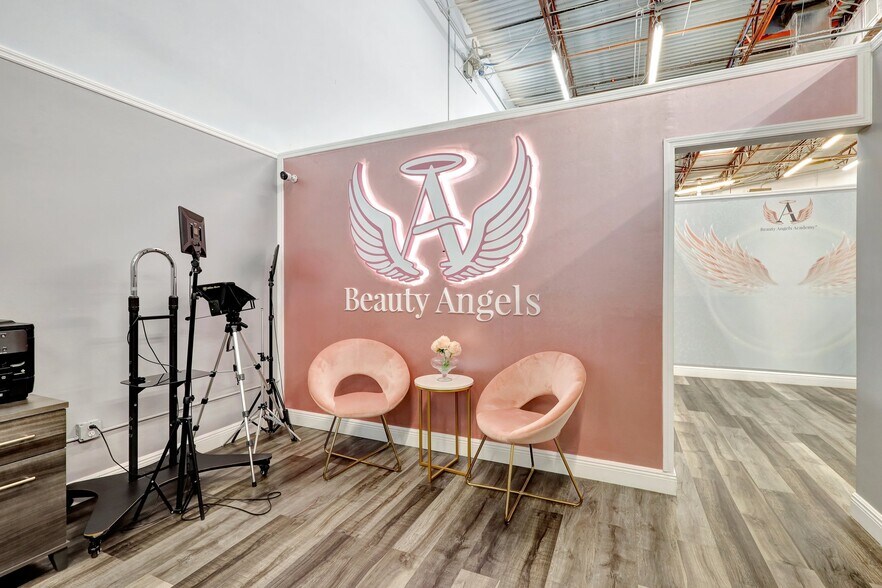 More Photos Of 1200 S Rogers Cir, Boca Raton Warehouse For Lease