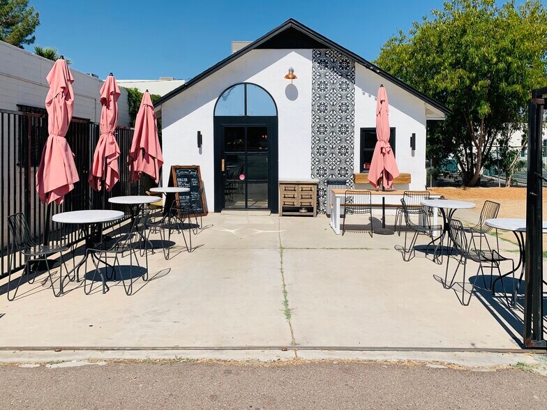 More Photos Of 2330 E McDowell Rd, Phoenix Storefront Retail Office For Lease