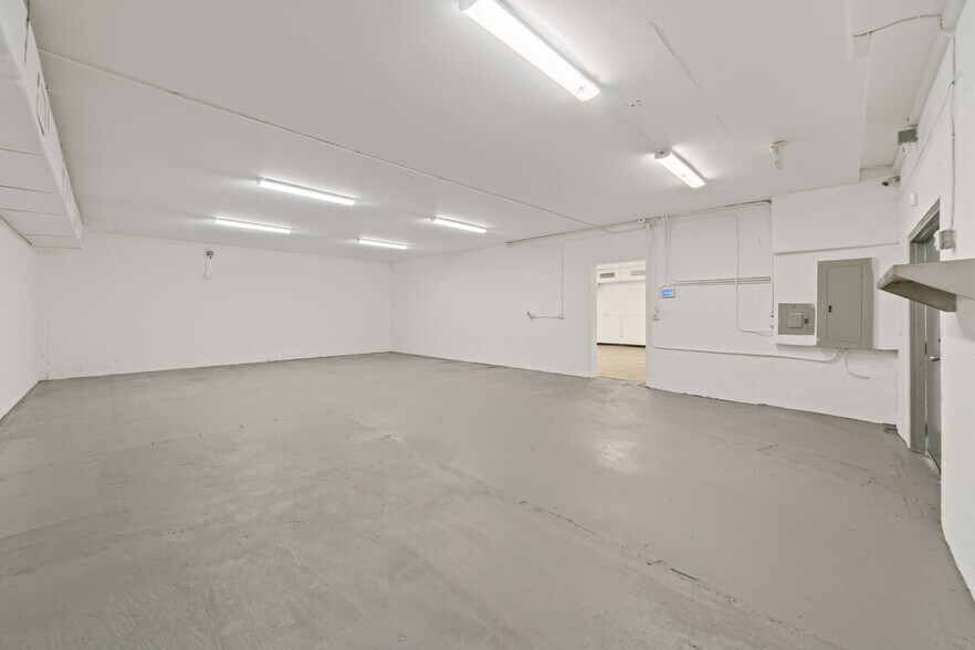 More Photos Of 913 SW 8th Ave, Hallandale Beach Warehouse For Lease