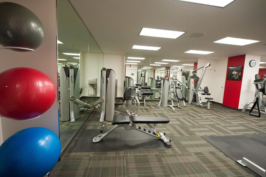 More Photos Of 1717 H St NW, Washington Office For Lease