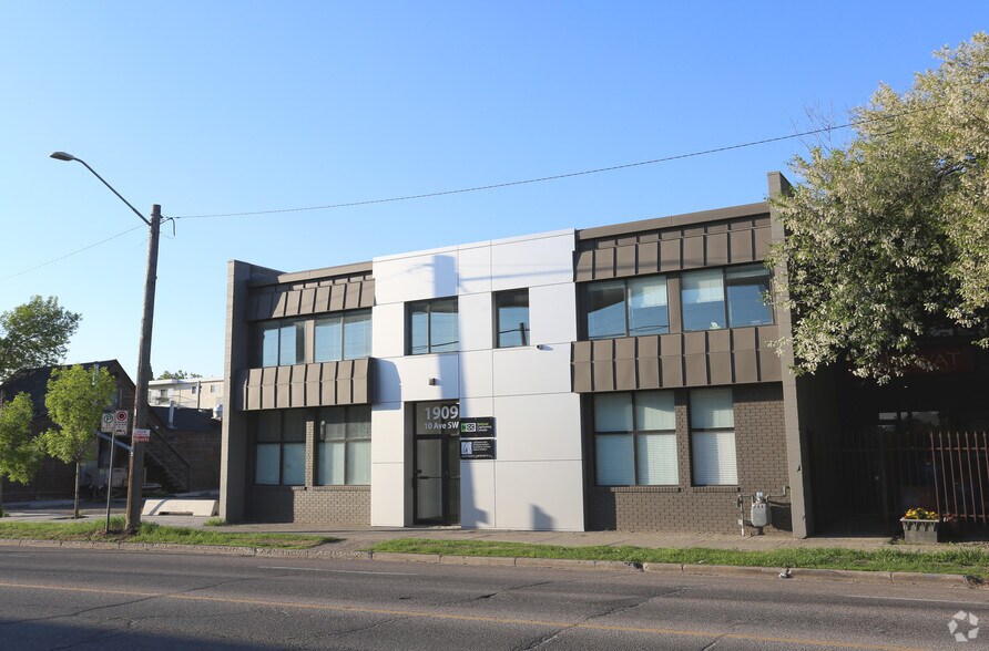 More Photos Of 1909 10th Ave SW, Calgary Office For Sale
