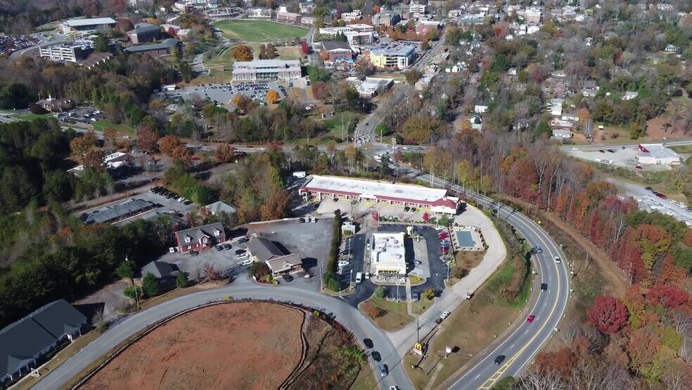 More Photos Of 20 Mountain Dr, Dahlonega Hotel For Sale