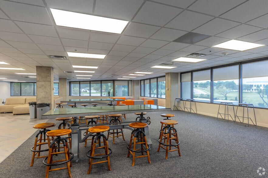 More Photos Of 5615 Highpoint Dr, Irving Office For Sale