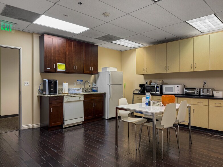 More Photos Of 1100 S Flower St, Los Angeles Office For Lease