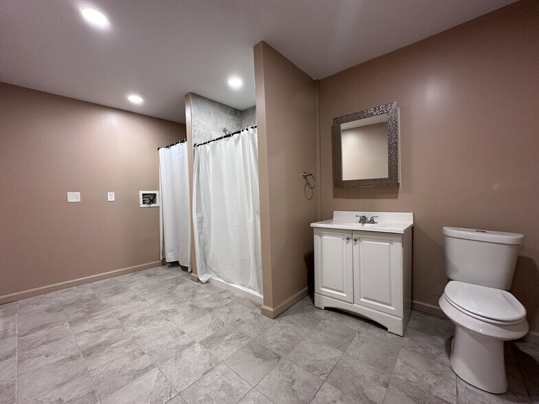 More Photos Of 1530 E 5th Ct, Tulsa Warehouse For Lease