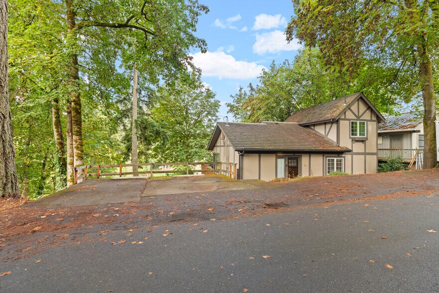 More Photos Of 1824 SW Greenway Cir, West Linn Specialty For Sale