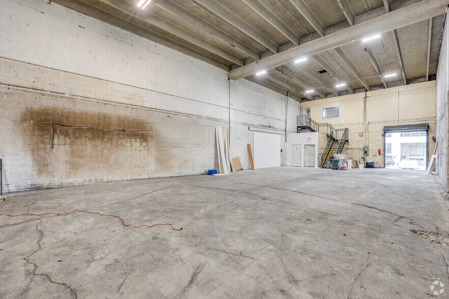 More Photos Of 2100-2112 NW 99th Ave, Miami Warehouse For Lease