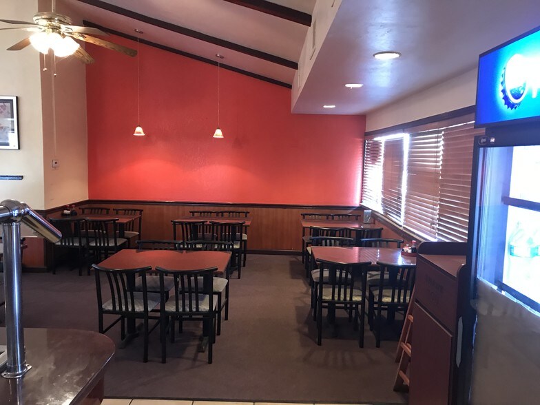 More Photos Of 1023 E F St, Oakdale Restaurant For Lease