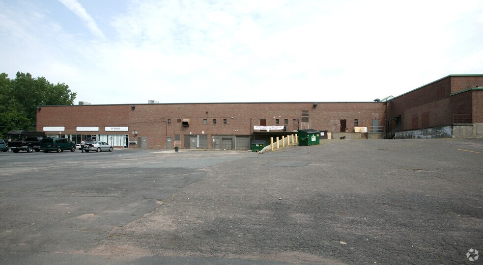 More Photos Of 604-640 Enfield St, Enfield General Retail For Lease