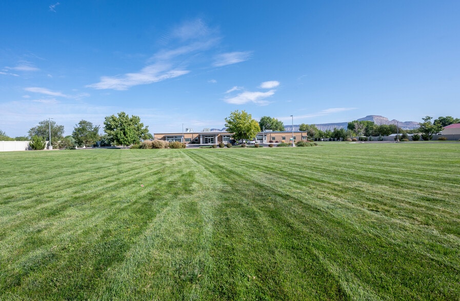 More Photos Of 3210 E Rd, Clifton Office For Sale