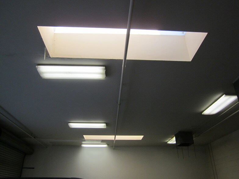 More Photos Of 68725 Ramon Rd, Cathedral City Auto Repair For Sale