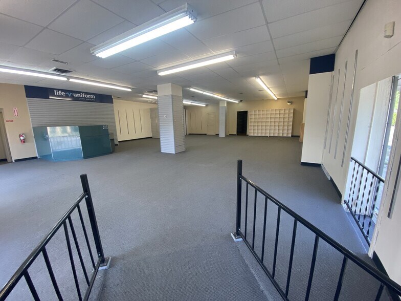 More Photos Of 249 Old Country Rd, Carle Place Freestanding For Sale