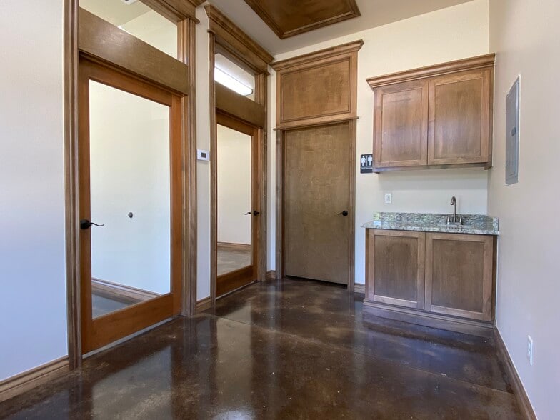 More Photos Of 5706 NW 130th St, Oklahoma City Office For Lease