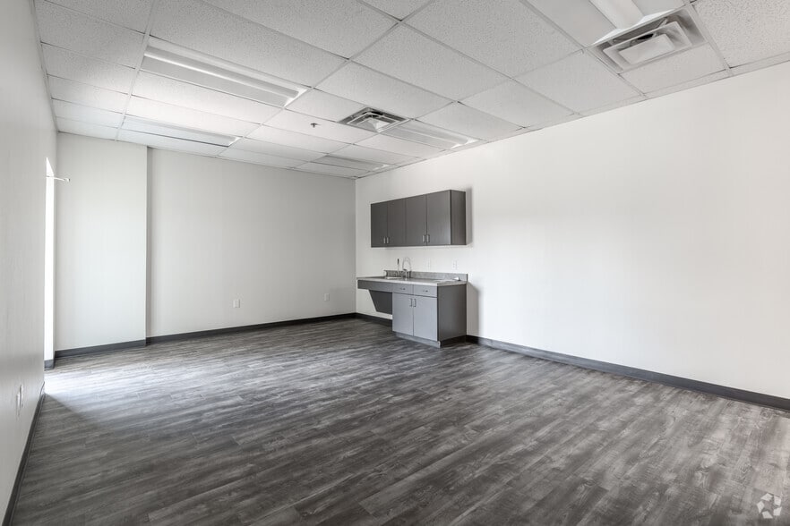 More Photos Of 1825 Westpark Dr, Grand Prairie Warehouse For Lease