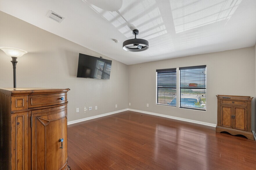 More Photos Of 3975 E Hwy 290, Dripping Springs Self Storage For Sale
