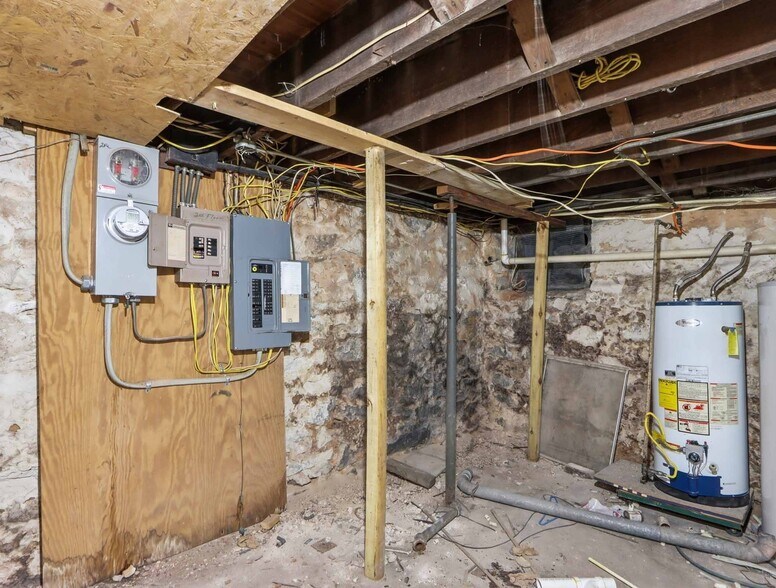 More Photos Of 2517 Washington Blvd, Baltimore Storefront Retail Residential For Sale