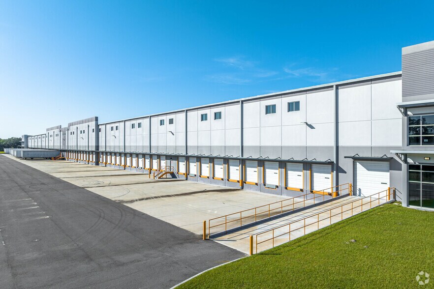 More Photos Of 2727 Henderson Way, Plant City Distribution For Lease