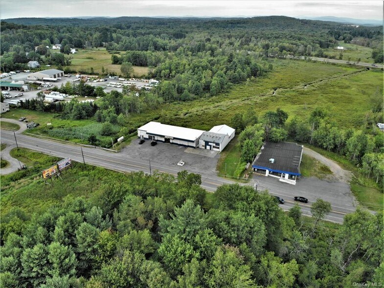 More Photos Of 186 E Broadway, Monticello Service For Sale