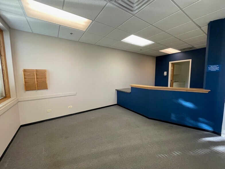 More Photos Of 390 Congress Pky, Crystal Lake Unknown For Lease