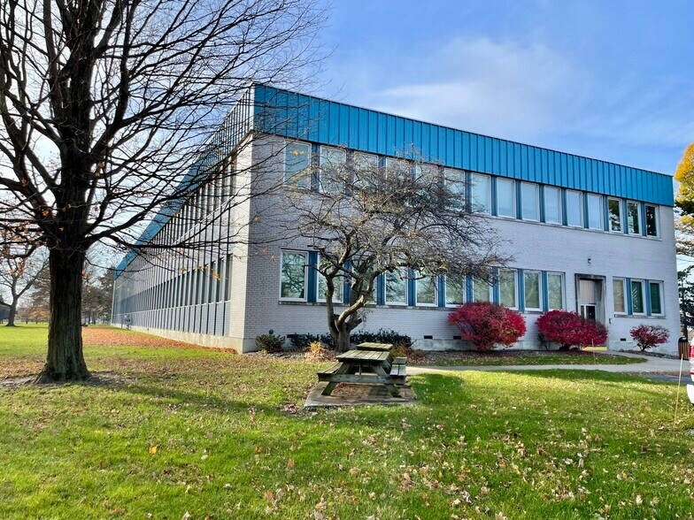 More Photos Of 3556 Lake Shore Rd, Buffalo Office For Sale