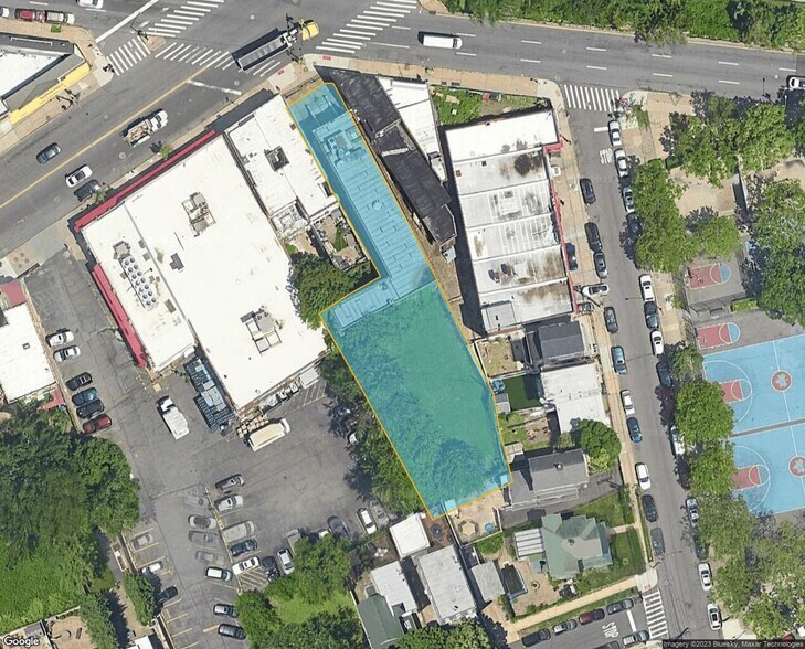 More Photos Of 6664 Grand Ave, Maspeth Schools For Lease