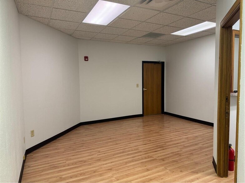 More Photos Of 12 W Marshall St, Rice Lake Loft Creative Space For Lease