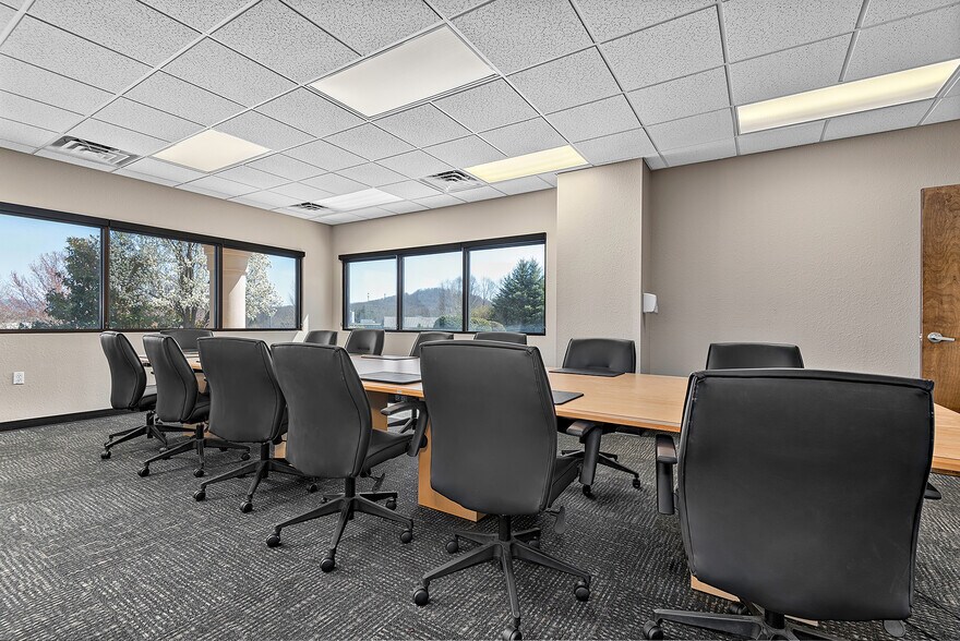 More Photos Of 2 Trident Dr, Arden Light Distribution For Lease