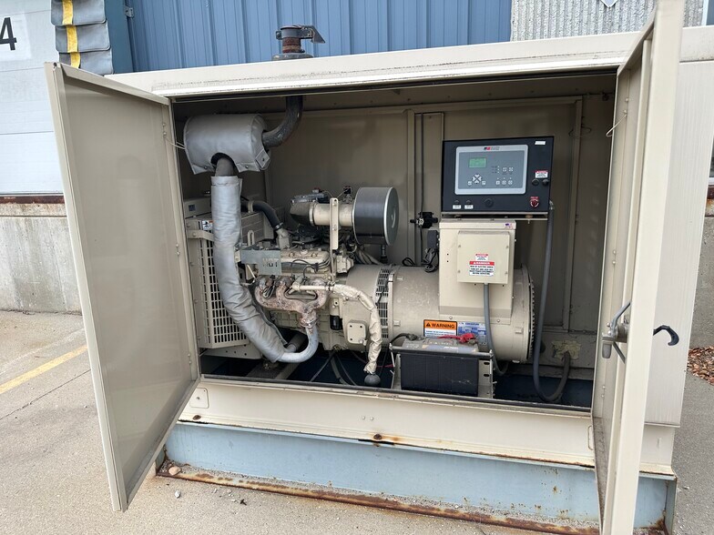 More Photos Of 2111 E 17th St, Des Moines Warehouse For Sale