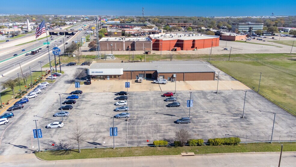 More Photos Of 940 N I-35 E, Lancaster Auto Dealership For Lease
