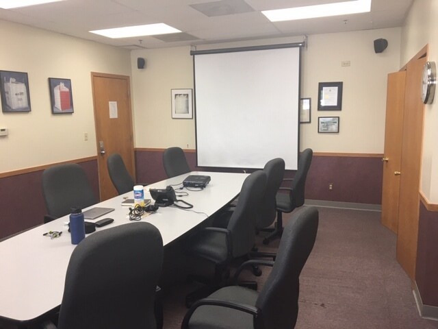 More Photos Of 1013 Tamarac Dr, Carpentersville Warehouse For Lease