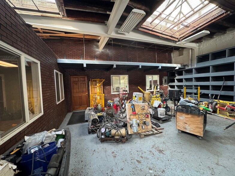 More Photos Of 414 3rd Ave, Brooklyn Warehouse For Lease