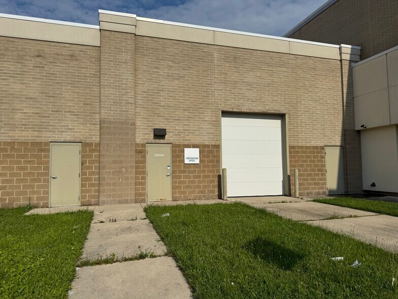 More Photos Of 29504 7 Mile Rd, Livonia Storefront For Lease