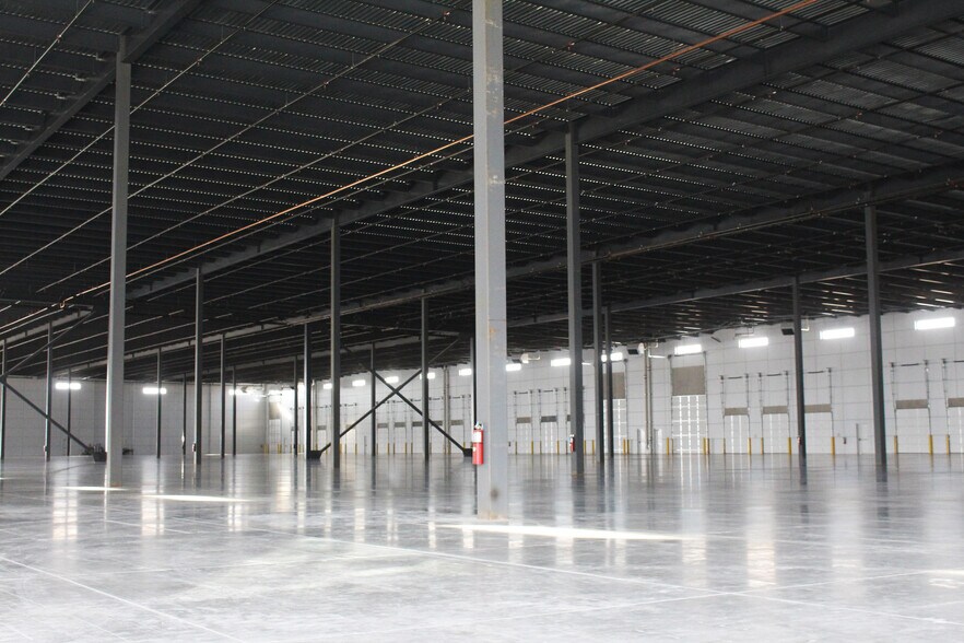 More Photos Of 2111 Center Street, Springville Warehouse For Lease