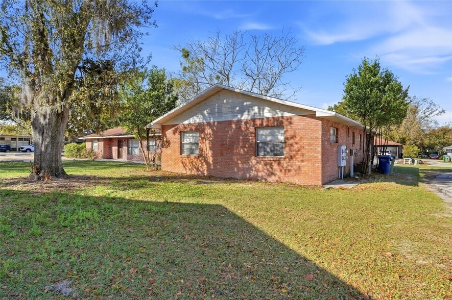 More Photos Of 2300 W Cannon Ter NW, Winter Haven Apartments For Sale