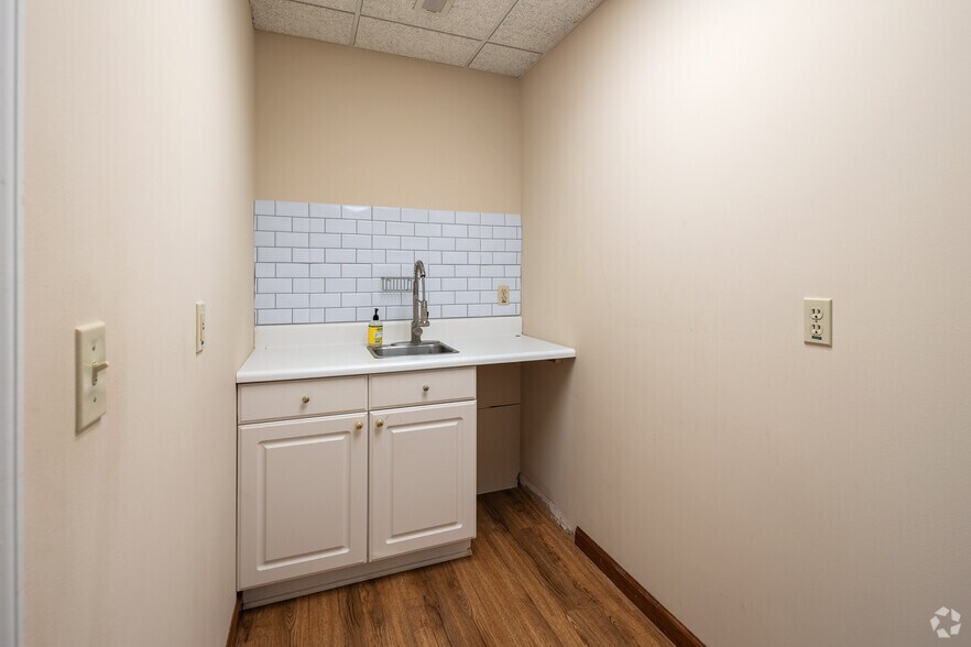More Photos Of 3920 Plank Rd, Fredericksburg Office Residential For Sale