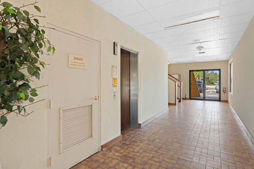 More Photos Of 661 Beville Rd, Daytona Beach Unknown For Lease