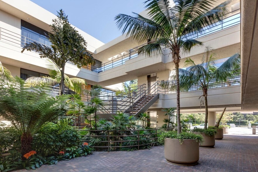 More Photos Of 4320 La Jolla Village Dr, San Diego Office For Lease