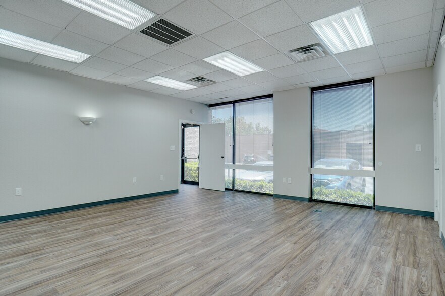 More Photos Of 425 Westpark Way, Euless Office For Sale