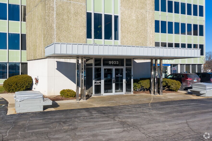 More Photos Of 9933 Lawler Ave, Skokie Office For Lease