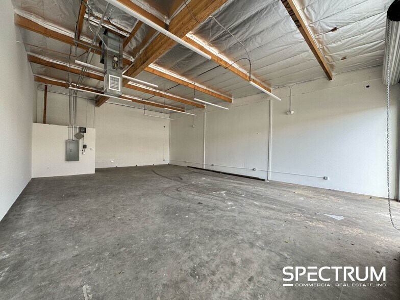 More Photos Of 15225 Stagg St, Van Nuys Warehouse For Lease