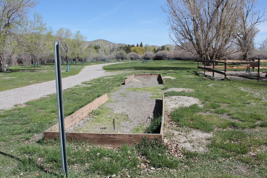 More Photos Of 735 W Park St, Dillon Trailer Camper Park For Sale